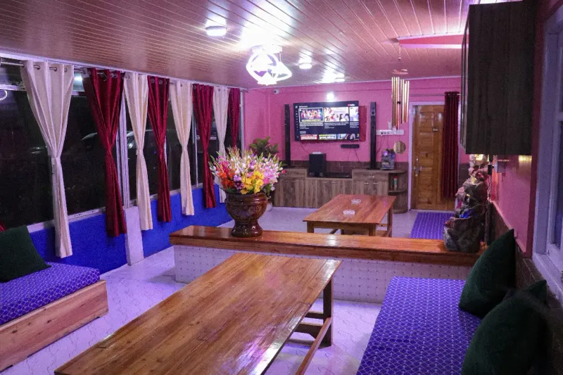 Tashi Delek Premium Homestay: dining