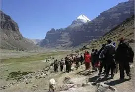 Pilgrims walking the kora trail towards Mount Kailash